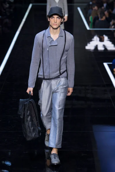 Look 15